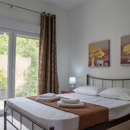 Villa Eleni's House Chorefto